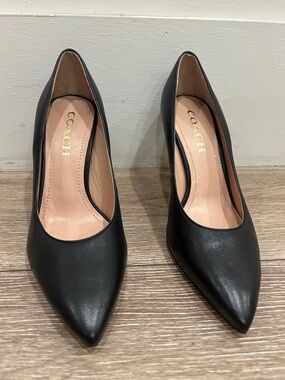 Skyler Pump Coach Black Leather Pointed Toe Pumps 7.5